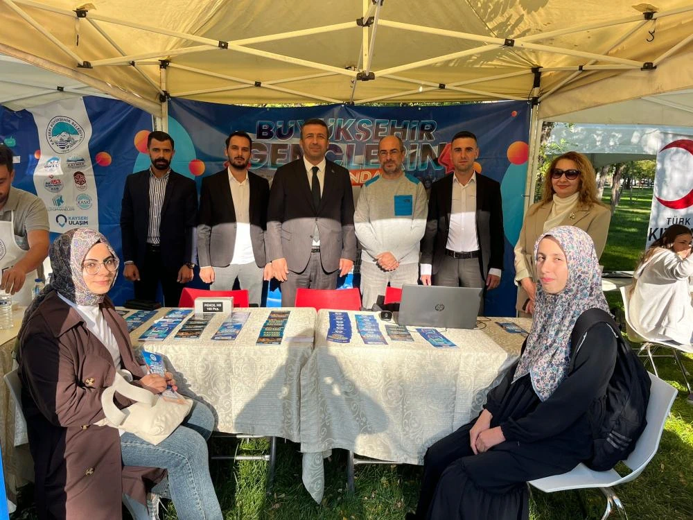 BÜYÜKŞEHİR’DEN ÜNİVERSİTELİLERE REHBERLİK, SANAT VE SPOR DOLU ETKİNLİK