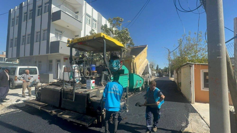 Belediye ekipleri kentin dört bir yanında çalışmalarına devam ediyor
