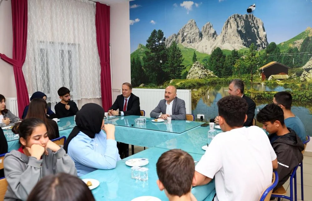 Vali Dr. Osman Varol Fen Lisesi Öğrencileriyle Aynı Sofrada Buluştu