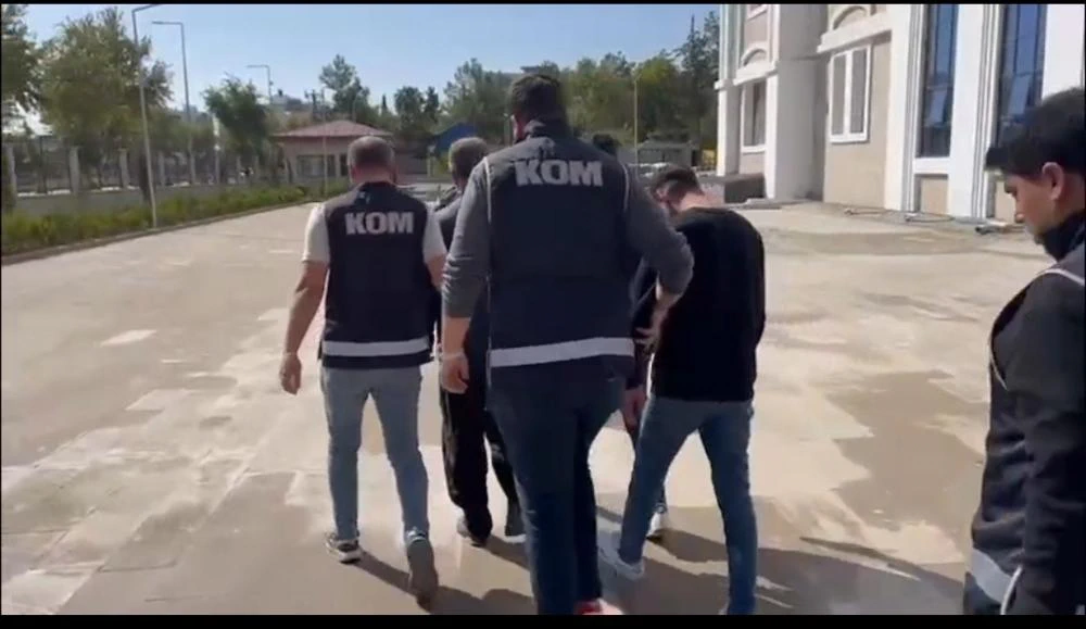 Adıyaman’da Kaçak Elektronik Eşya Operasyonu: 5 Şüpheli Gözaltında