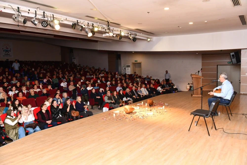 Çiğli’de Duygu Dolu Gece: Aşık Veysel türkülerle anıldı