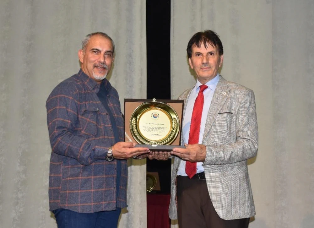 Mesleki Onura Büyük Taç: Hüseyin Zorkun’a Yılın Başarılı Gazetecisi Ödülü!