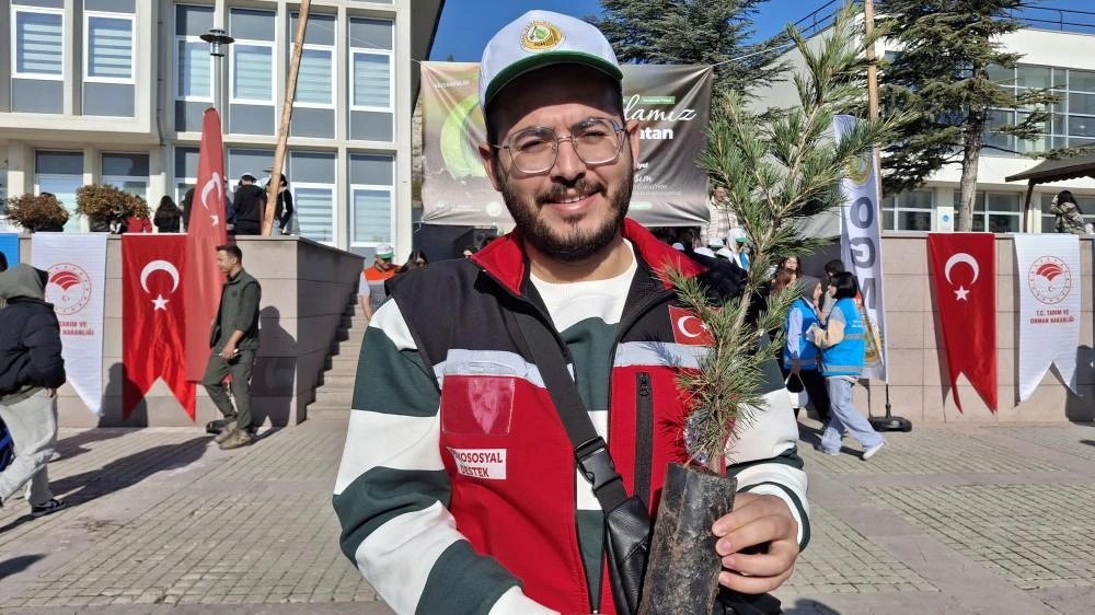 BEYPAZARI, GÜDÜL VE AYAŞ İLÇELERİNDE EŞ ZAMANLI FİDANLAR TOPRAKLA BULUŞTU