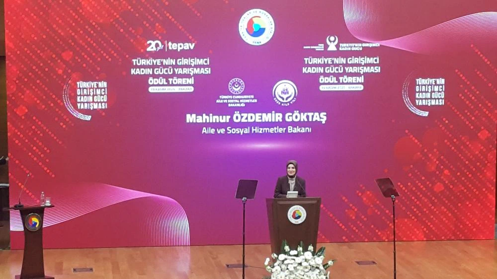 TÜRKİYE \'NİN GİRİŞİMCİ KADIN GÜCÜ YARIŞMASI ÖDÜL TÖRENİ\'NDE ÖDÜLLER SAHİPLERİNE GİTTİ