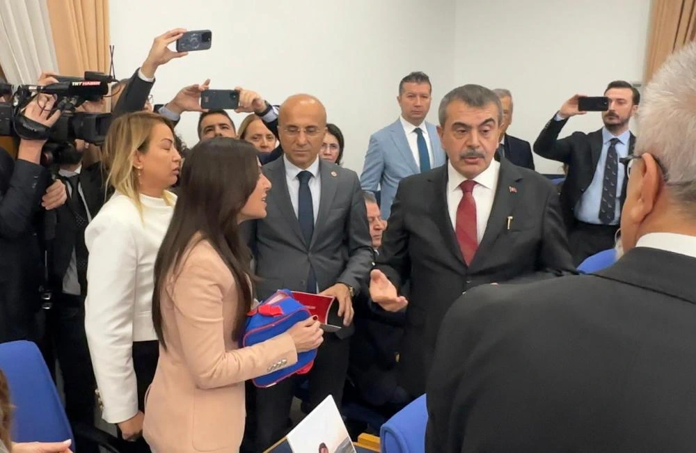Milletvekili Gizem Özcan’dan Bakan Tekin’e Tepki: “Aç Çocuğa Ders Anlatılır mı?
