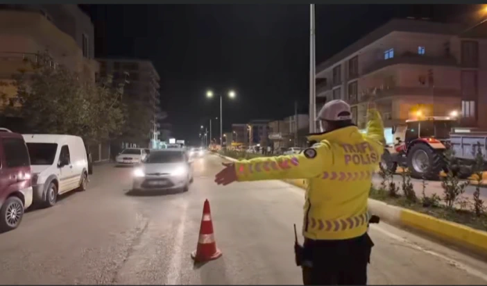 Adıyaman’da “Huzurlu Sokaklar-22” Uygulaması: 2 Aranan Şahıs Yakalandı