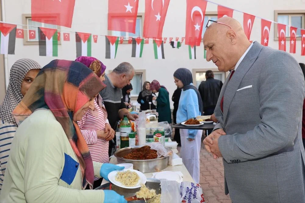 Adıyaman’daki Kız Yurdundan Gazze İçin Hayır Çarşısı