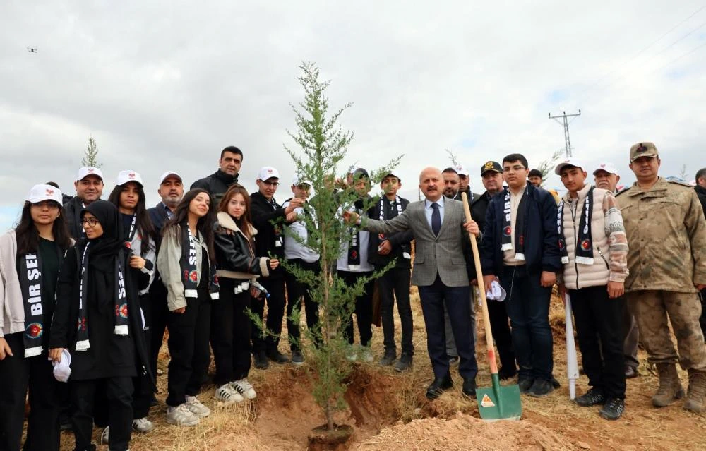 Adıyaman’da Şehitler İçin 150 Fidan Toprakla Buluştu