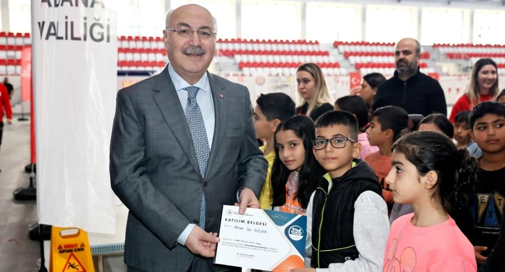 GENÇLER SPORLA BULUŞTU: “YÜZME BİLMEYEN KALMASIN