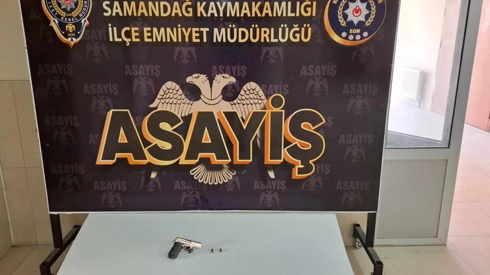 SAMANDAĞ YENİ ÇEVRE YOLU’NDA SİLAHLI ŞAHIS ALARMI: 100 KAMERA İNCELENDİ, KURU SIKIDAN BOZMA SİLAH ELE GEÇİRİLDİ