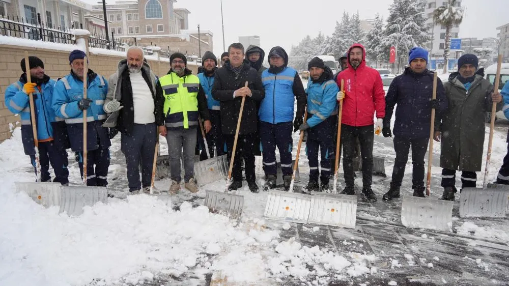 Adıyaman Belediyesi’nden Kesintisiz Kar Mesaisi  Başkan Tutdere: Halkımızın Yanındayız