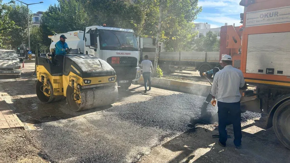 Adıyaman Belediyesi yol bakım ve onarım çalışmalarını sürdürüyor